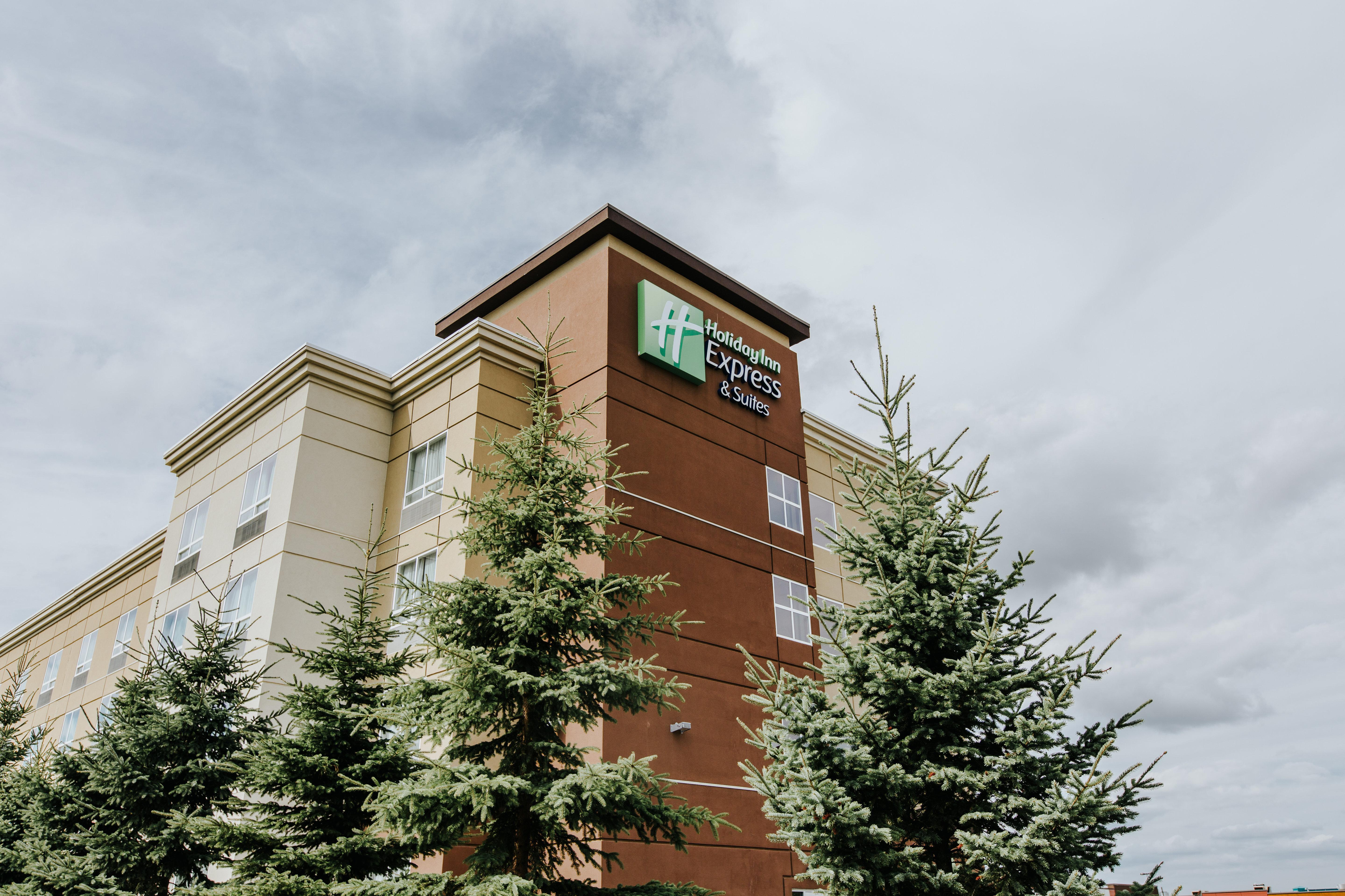 斯普鲁斯格罗夫斯托尼普莱恩智选假日酒店 Spruce Grove 外观 照片